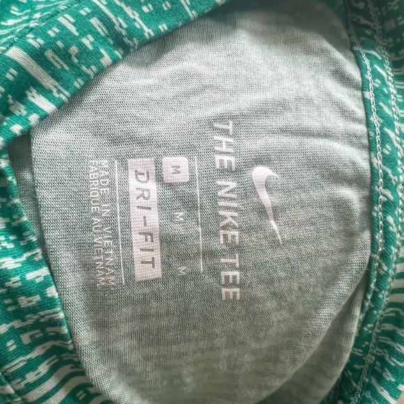 The Nike tee, men's size medium - Picture 3 of 3